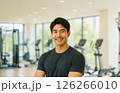 スポーツジムで微笑むイケメン 細マッチョの日本人男性の実写風イラスト 126266010