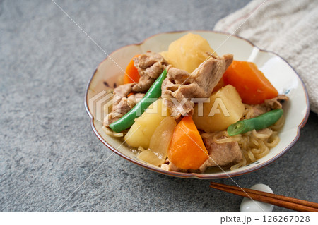 豚肉の肉じゃが|日本の家庭料理の定番 豚肉の肉じゃが|日本の家庭料理の定番 126267028