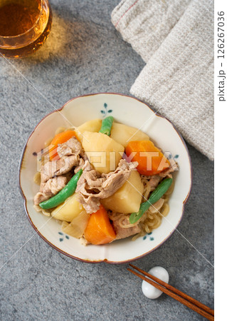 豚肉の肉じゃが|日本の家庭料理の定番 豚肉の肉じゃが|日本の家庭料理の定番 126267036