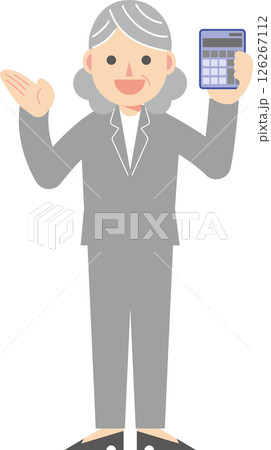 電卓を持つスーツの女性 126267112