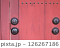 お寺の門扉 126267186