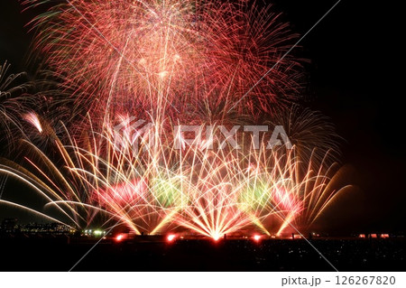芸術と音楽からなせる花火 芸術と音楽からなせる花火 126267820
