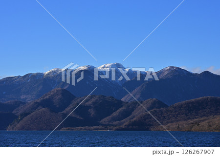 中禅寺湖から眺める日光白根山 126267907