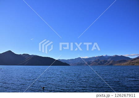 中禅寺湖から眺める日光白根山 中禅寺湖から眺める日光白根山 126267911