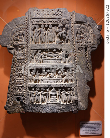 ガンダーラの要衝パキスタンのペシャワール博物館に展示される仏伝レリーフ ガンダーラの要衝パキスタンのペシャワール博物館に展示される仏伝レリーフ 126267922