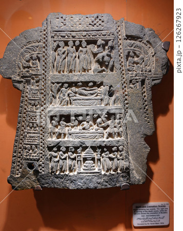 ガンダーラの要衝パキスタンのペシャワール博物館に展示される仏伝レリーフ 126267923