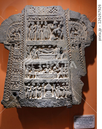 ガンダーラの要衝パキスタンのペシャワール博物館に展示される仏伝レリーフ 126267926