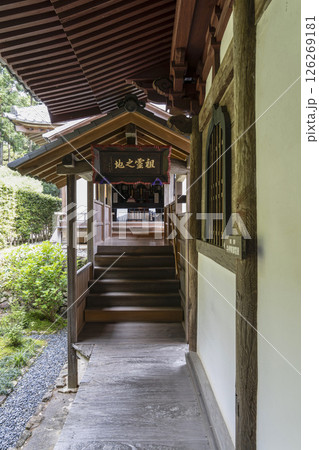 龍潭寺（浜松市）井伊家御霊屋  126269181