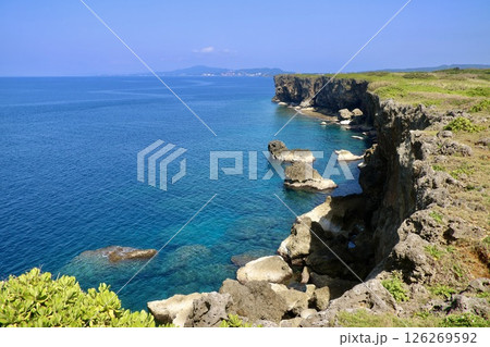 残波岬・残波岬展望台からの眺め（沖縄県・読谷村） 126269592