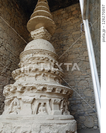 パキスタンにあるガンダーラの東の要衝タキシラ近郊のモーラモラドゥー僧院跡にある仏塔 126270897