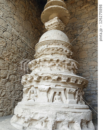 パキスタンにあるガンダーラの東の要衝タキシラ近郊のモーラモラドゥー僧院跡にある仏塔 126270898