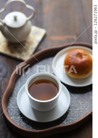 あんぱんと金木犀烏龍茶 あんぱんと金木犀烏龍茶 126271963