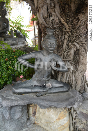 Statue of a hermit performing a massage therapy pose at Wat Phra Chetuphon Wimon Mangkhalaram or Wat Pho. This place is most famous for Thai massage. Located at Bangkok capital city in Thailand. 126273212