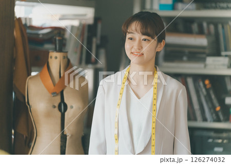 女性テーラー 126274032