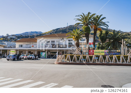 伊東市にある伊東駅前の風景(静岡県) 伊東市にある伊東駅前の風景(静岡県) 126274161