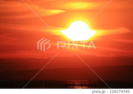大牟田市　有明海　海苔畑の夕暮れ、 126274340