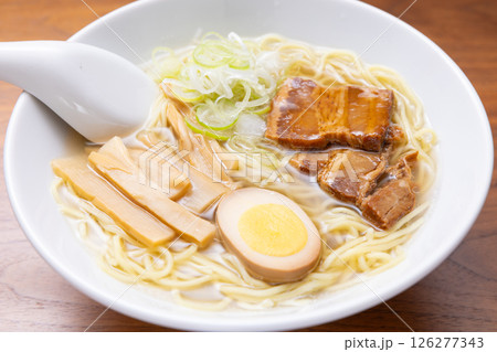 おいしい煮卵入りの塩ラーメン おいしい煮卵入りの塩ラーメン 126277343