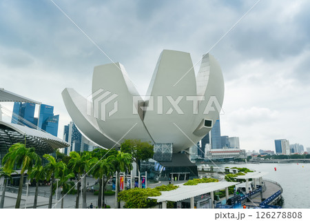 Singapore, Singapore - 4 April 2025: The iconic ArtScience Museum at Marina Bay Sands, with its lotus-inspired architecture, reflects on the water under cloudy skies. A must-see travel destination Singapore, Singapore - 4 April 2025: The iconic ArtScience Museum at Marina Bay Sands, with its lotus-inspired architecture, reflects on the water under cloudy skies. A must-see travel destination 126278808