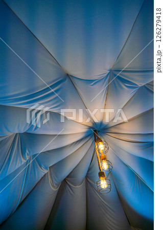 Ceiling lights and black decorations Chandeliers are popular and creative decorations. 126279418