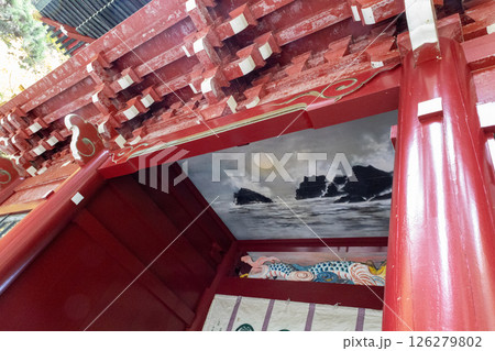 秋の御岩神社 楼門 日天月天図 秋の御岩神社 楼門 日天月天図 126279802