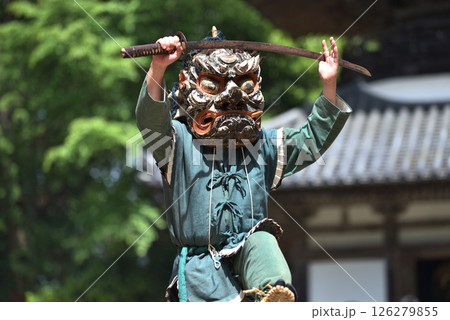 朝光寺　鬼追踊　刀を持って踊る　黒鬼 126279855