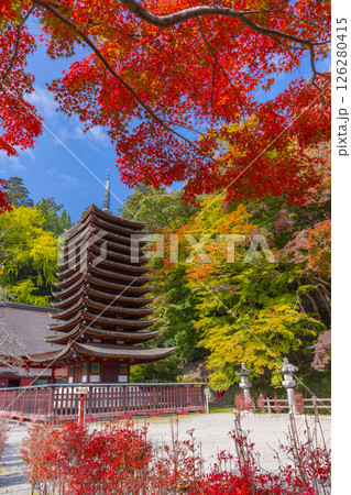 談山神社 紅葉に包まれた十三重塔 談山神社 紅葉に包まれた十三重塔 126280415