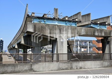 撤去作業中のピーチライナーのレール 名鉄小牧駅付近 撤去作業中のピーチライナーのレール 名鉄小牧駅付近 126280604