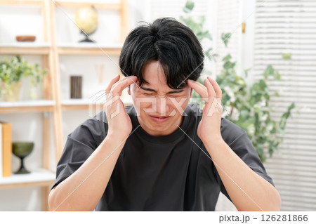 若い男性 頭痛 若い男性 頭痛 126281866