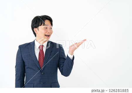 若いビジネスマン 手かざし 若いビジネスマン 手かざし 126281885