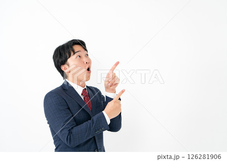 若いビジネスマン　指差し 126281906
