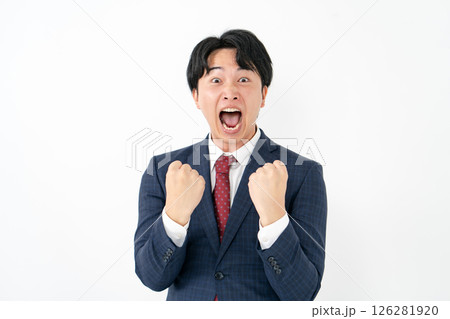 若いビジネスマン　ガッツポーズ 126281920