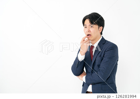 ビジネスマン　悩む 126281994