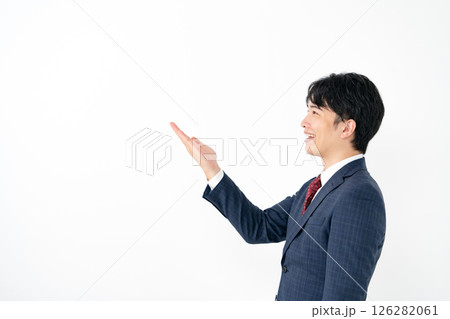 ビジネスマン 手かざし ビジネスマン 手かざし 126282061