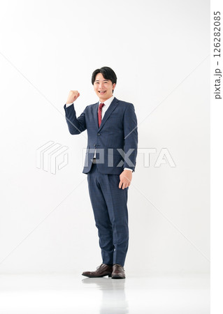 ビジネスマン 全身 ガッツポーズ ビジネスマン 全身 ガッツポーズ 126282085