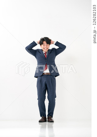 ビジネスマン　全身　トラブル 126282103