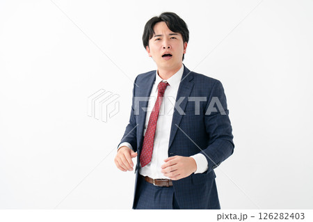 ビジネスマン　挑発 126282403