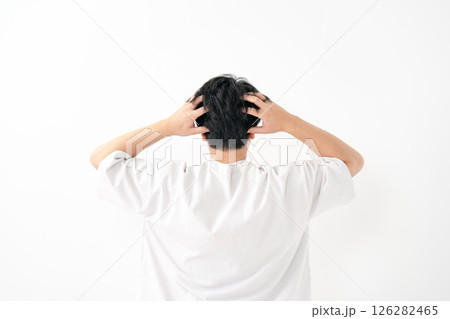 ミドル男性　ヘアケア　後ろ姿 126282465