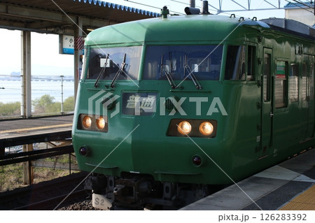 京都を走る117系の車両 京都を走る117系の車両 126283392