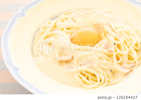 おいしい生卵のせカルボナーラのパスタ おいしい生卵のせカルボナーラのパスタ 126284427
