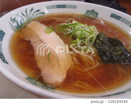 中華料理チェーン店で食べる「中華そば」 126284584