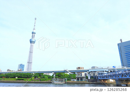 東京都墨田区、東京スカイツリーと隅田川の風景 東京都墨田区、東京スカイツリーと隅田川の風景 126285268