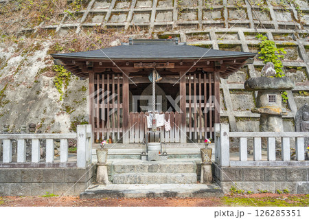 八井内地蔵堂の石仏群（奈良県桜井市） 126285351