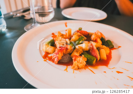 ドイツのレストランで食べる前菜 126285417