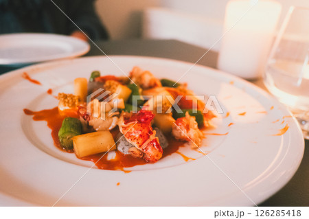 ドイツのレストランで食べる前菜 126285418