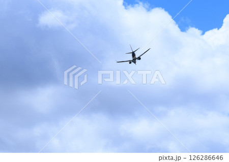 ハワイ島 コナ国際空港へ向かう飛行機 ハワイ島 コナ国際空港へ向かう飛行機 126286646