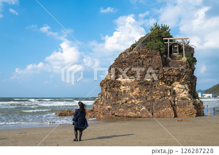 【稲佐の浜　人物有り】 126287228