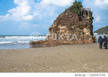 【稲佐の浜　人物有り】 126287230