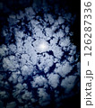 深夜の月と雲 126287336