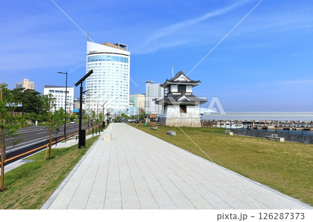 【香川県】玉藻公園から見たサンポート高松 126287373
