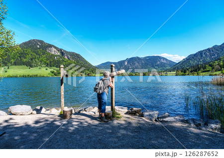 Hiking trail around Lake Schliersee in the bavarian alps at Schl 126287652